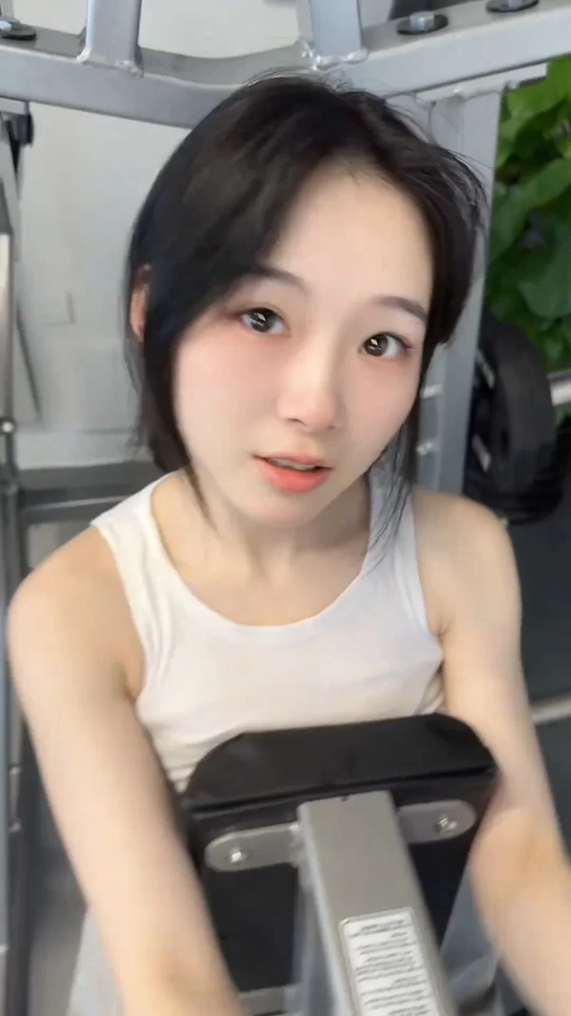 明星换脸 [MU鱼花出品]健身婊~葫芦爱健身~淫荡反差小视频拓展预览【7V+7GIF+5P+159.3M】
