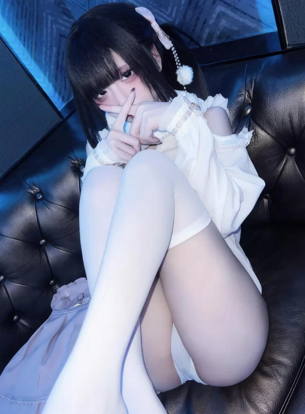 腿控足控 纸悦Etsu_与地雷系女子的ktv约会 [44P]【44P+550m】