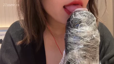 ASMR xixi刚眯着 舔麦克风酸奶【1v+344m】