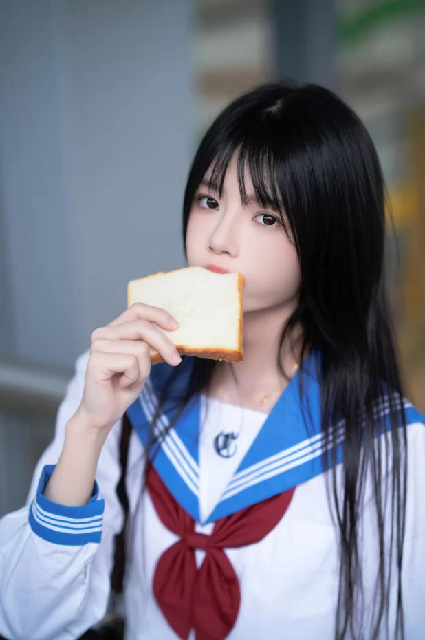 腿控足控 桜桃喵_地铁JK [33P]【33P+400m】