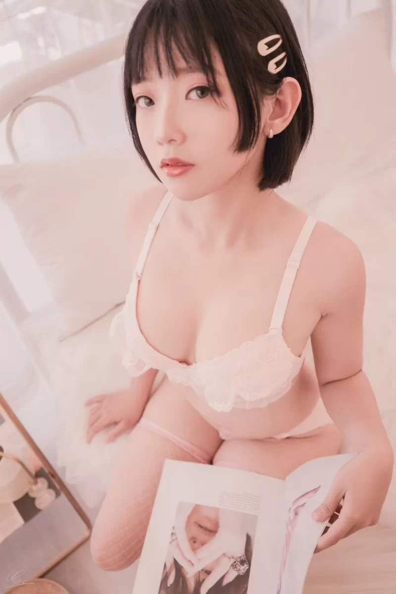 日韩coser Messie Huang  Lingerie [18P-58MB]【18P+58M】