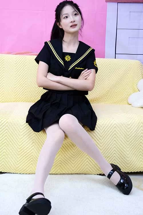 美腿/足控 初夏女神-安妮-展示了她性感的39码白丝短裙【100p1v+724m】
