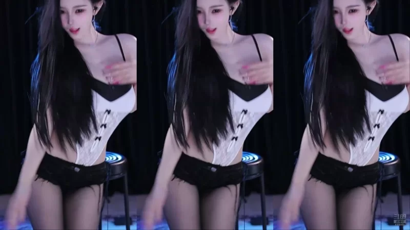 国产主播 [自录]斗鱼美女主播小悦光 近期热舞合集【15v+3.3g】