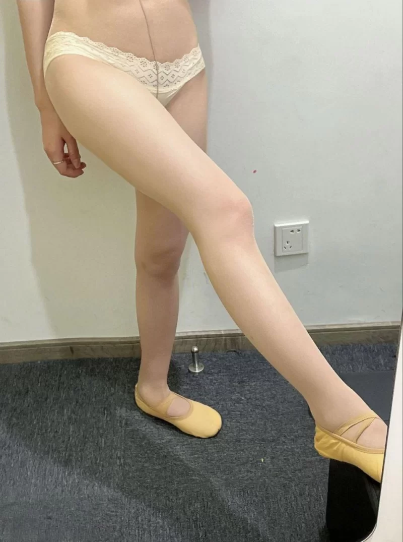 美女御姐 云盘泄密，舞蹈系高颜值反差大学生[刘子群]不雅自拍【52P5V+1.2G】