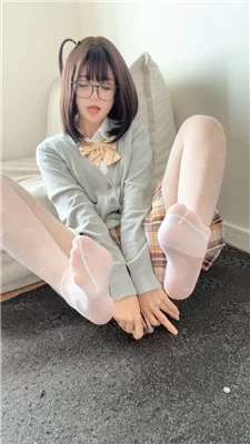 国产 抖音萌妹 心碎美洋洋/芙仔 给你看内裤骚舞 JK自摸诱惑福利【27V+105p+2.6g】