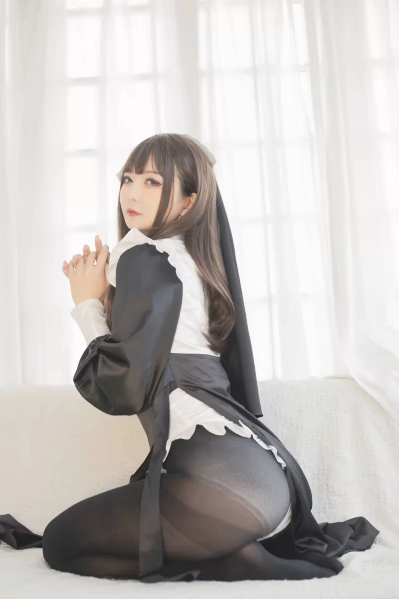 高颜值美女 51酱 - 修女【24P+240M】