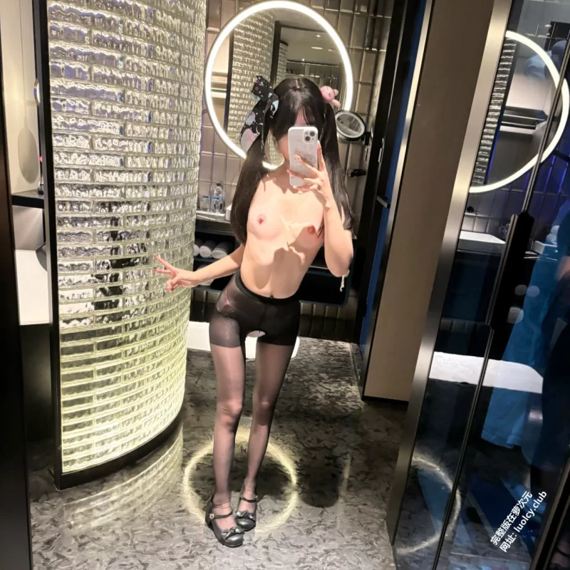 福利姬 双马尾白虎萝莉极品福利姬 [298PnV-1.40G] 小月喵 qqcattt1【1v+1g】
