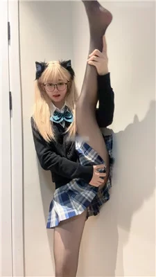 国产 抖音萌妹 心碎美洋洋/芙仔 给你看内裤骚舞 JK自摸诱惑福利【27V+105p+2.6g】