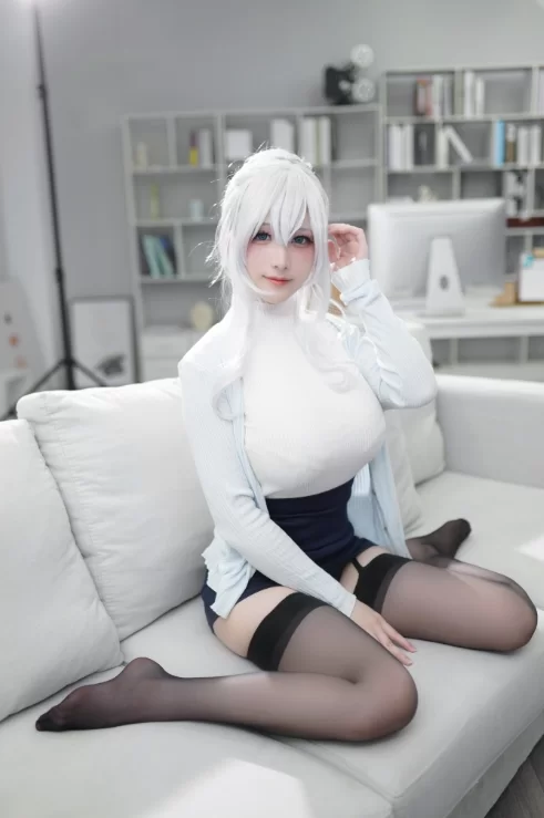 国产coser 幼愛youmeko - 未亡人雪女 70P-585M【70P+585M】