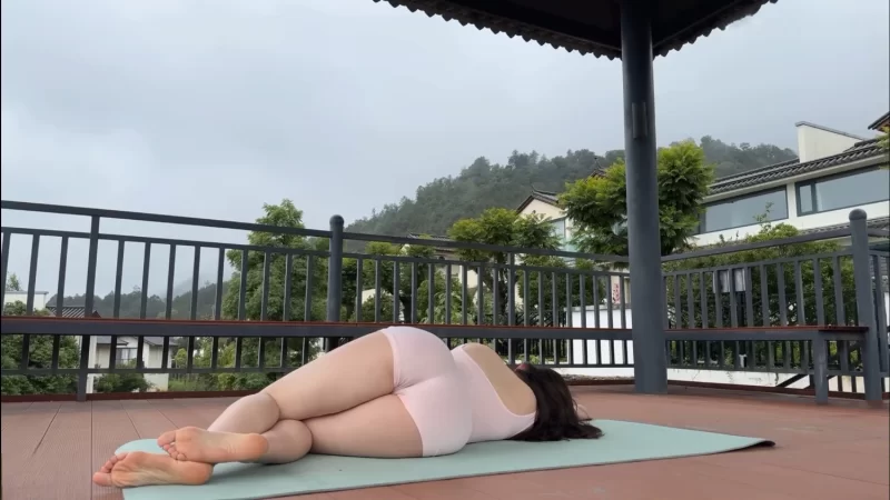 美腿/足控 瑜伽博主周奕亲 露点裸体瑜伽 高难度展示无毛肥逼20V/3.8G【20V+3.8G】