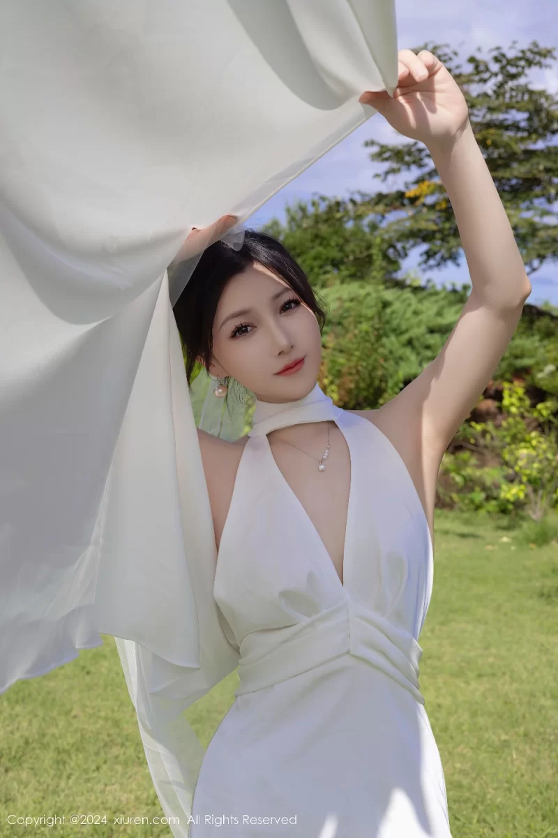 秀人网 鱼子酱 草坪上的白色婚纱【80P+817M】