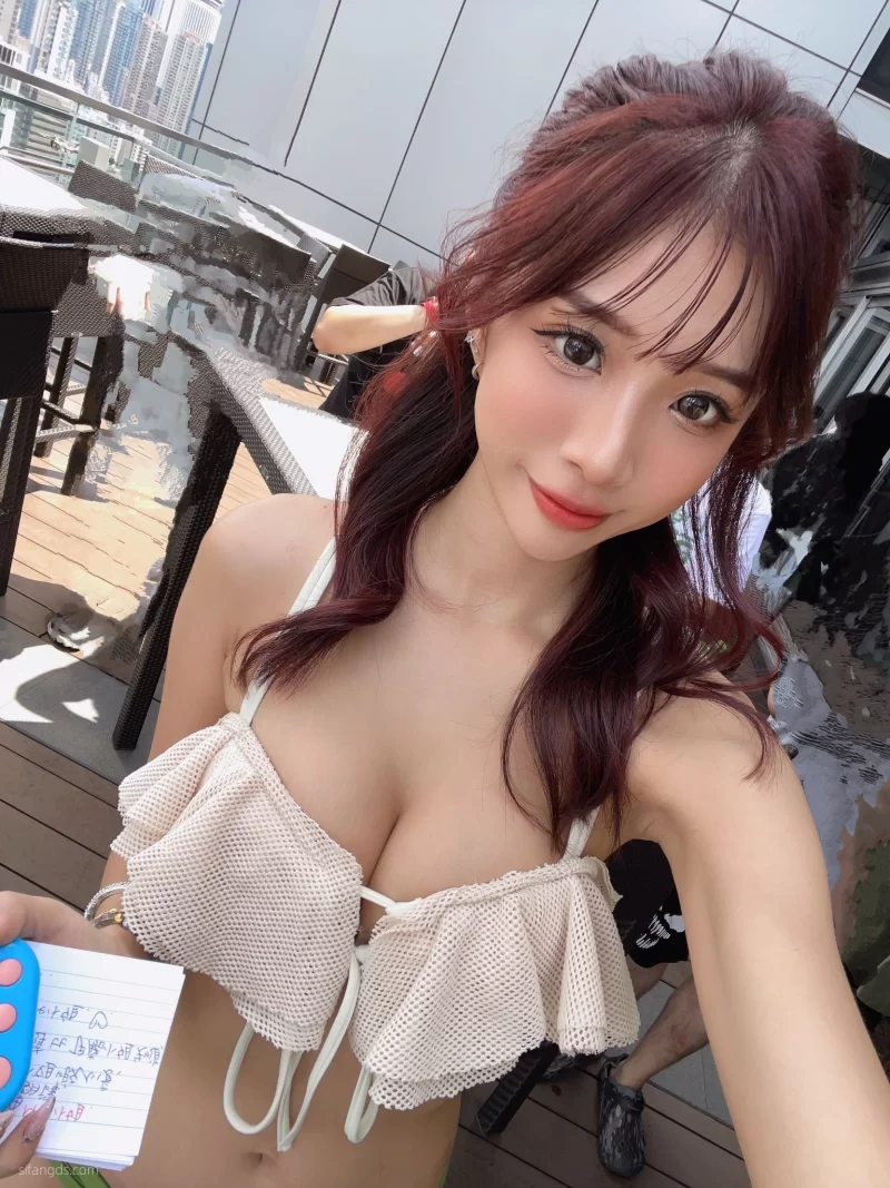 美女御姐 香港车模卢可瑶（COPY LO）Patreon “晚餐”级别订阅福利【252P10V+500MB】