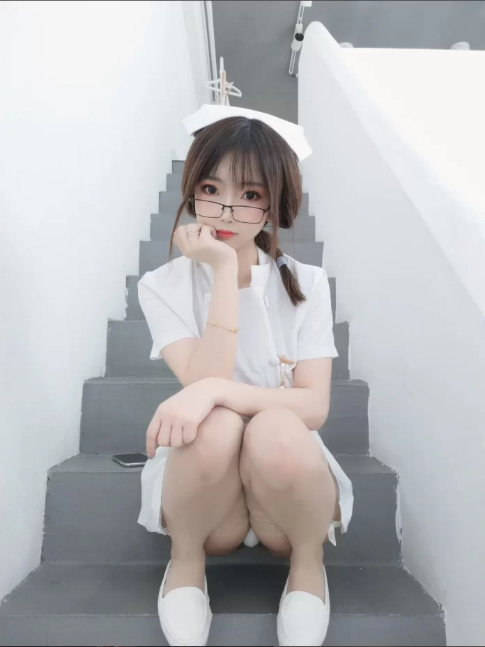 国产模特 鬼畜瑶在不在w – 全套62期&随包视频9.19更新【2199P/19V+17.8G】