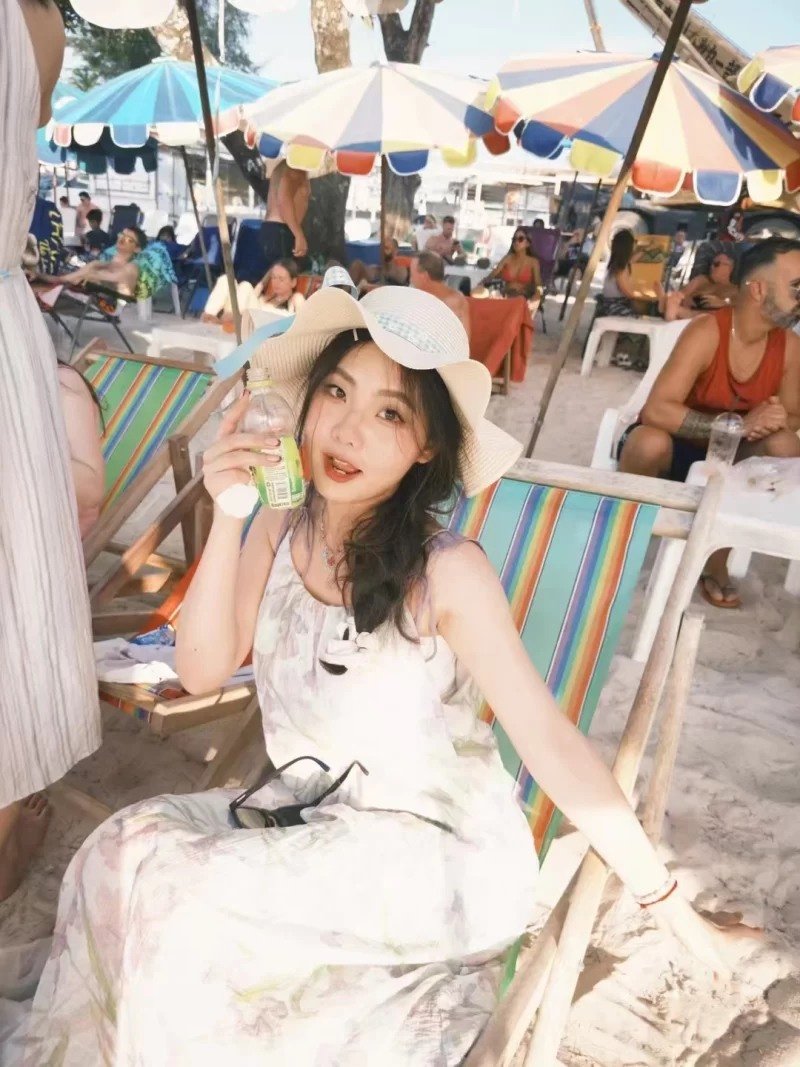 都市校园 征服我从前只敢对着她照片手淫的大奶风骚女同学【+140k】