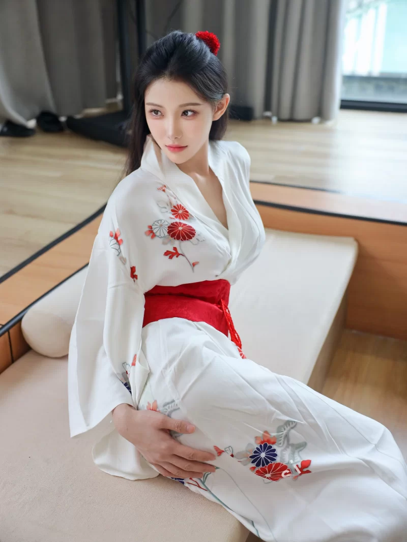 国产模特 COS潘金莲 大尺度漏奶漏屄，秀人梨霜儿，国风古风白丝乳头私购未上架【118p+467m】