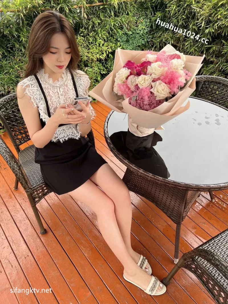 有剧情的 美女同事被大佬各种玩弄调教后抛弃后曝光泄愤【25v+700m】