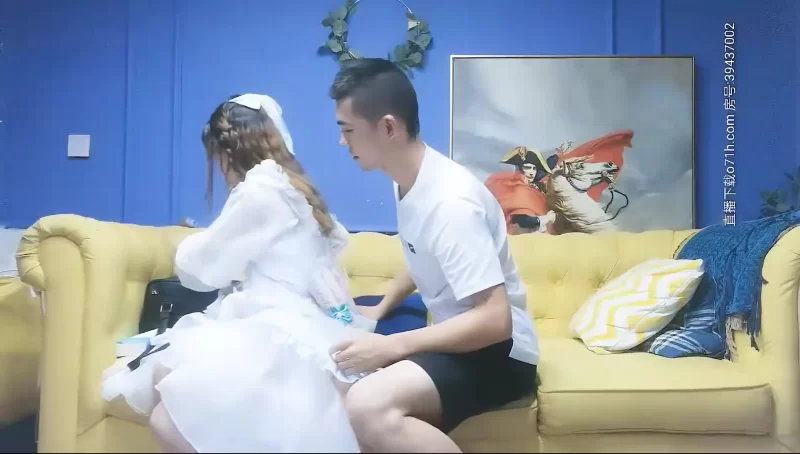 自拍 cosplay小萝莉，娇小可爱乖萌动人，玲珑有致的身材让【1+940m】