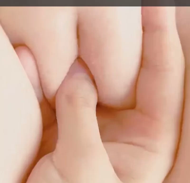 合法萝莉 超级可爱的馒头逼看馒头如何吞你的手指的，操一次人生圆满【1v+100mb】