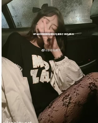 福利姬 神似三上悠亚抖音网红药娘[彭知熙]私拍，嗲声嗲气阴柔可人【1+1.25G】