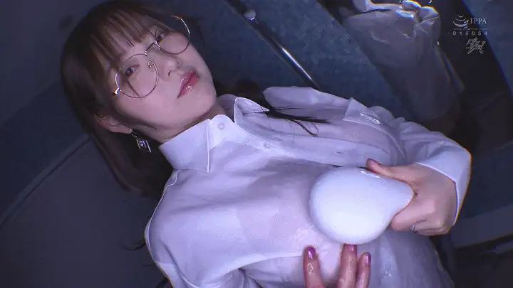 高颜值 DASS-734 性欲强烈的淫荡女子用口水诱惑我，让我无法抗拒【1v+4.99G】