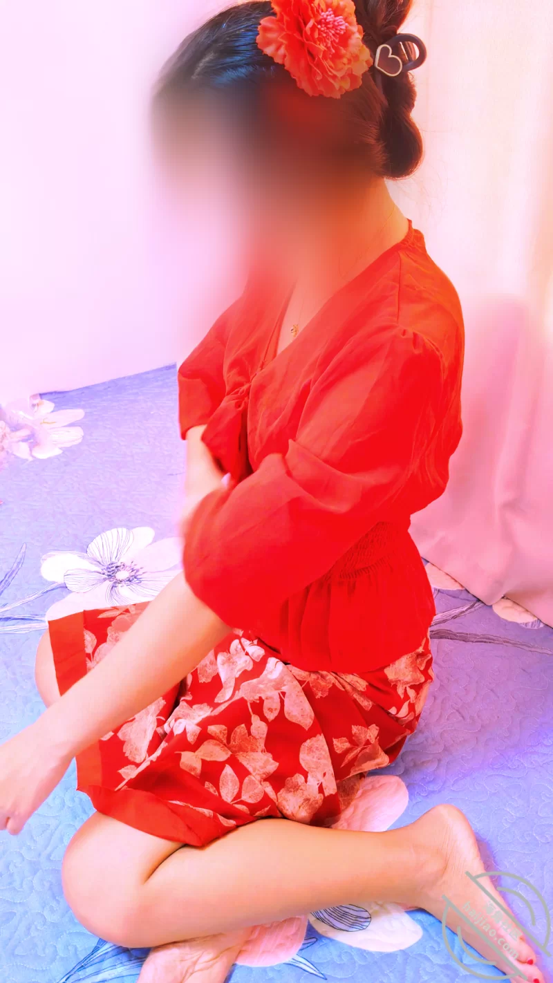 有剧情的 海角相依为命的母子钻石贴 妈妈穿的像新娘子一样漂亮【1V+250M】