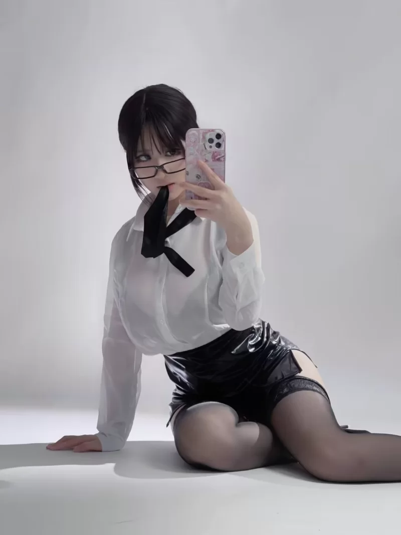 国产coser 幼愛youmeko  早安,想吃点什么？ [28P-315MB]【28P+315M】
