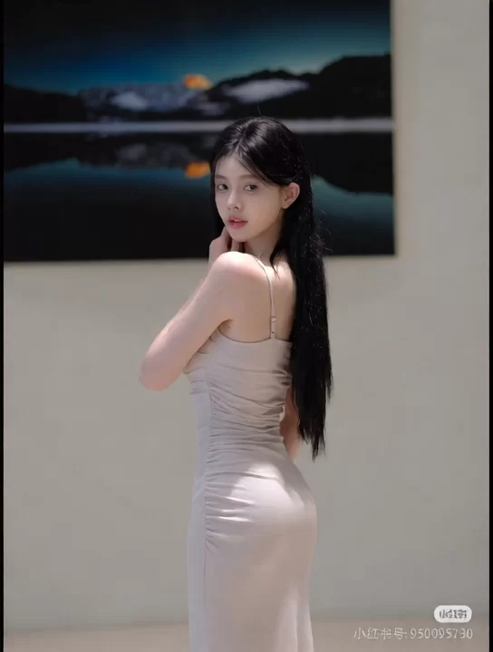 有撸点 小红书美女ai去衣4秒小视频【250视频+350mb】