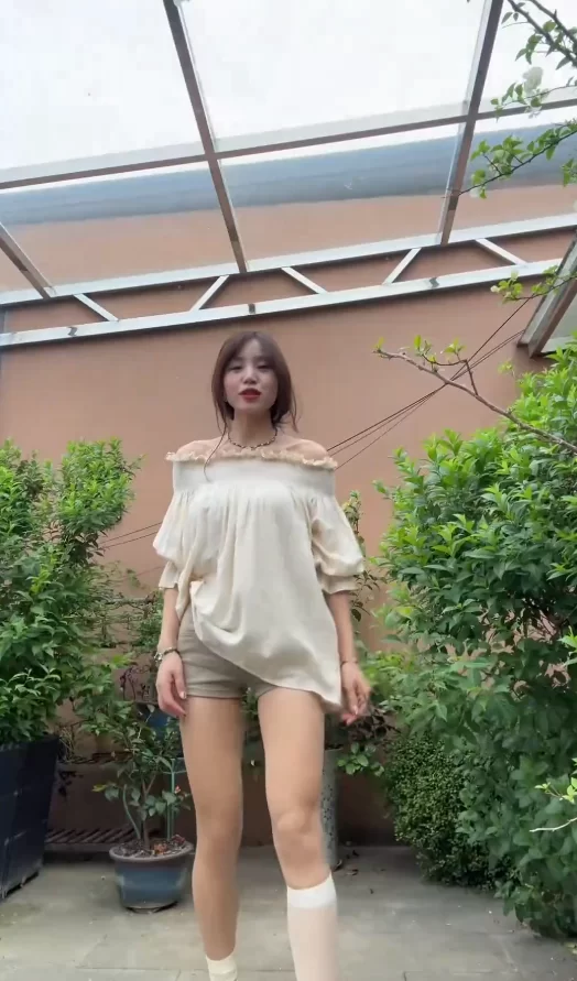 国产主播 抖音美腿直播（此意寄昭昭）2025.4.21【2v+1.15g】
