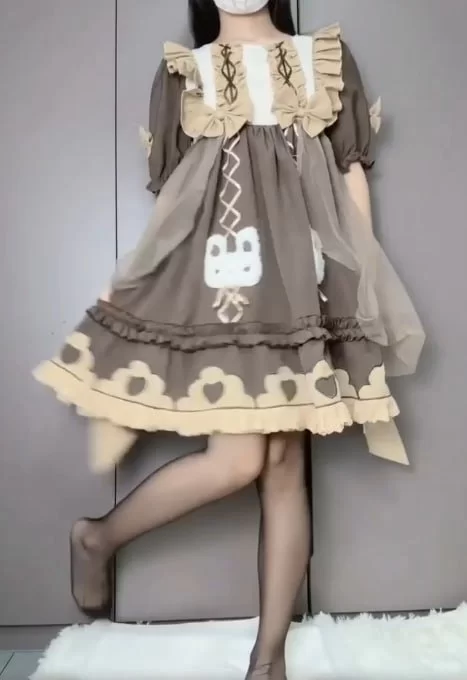 福利姬 #佐美 洛丽塔黑丝 少女 淫穴自插 狂喷淫水 [1V-158MB]【1+1】