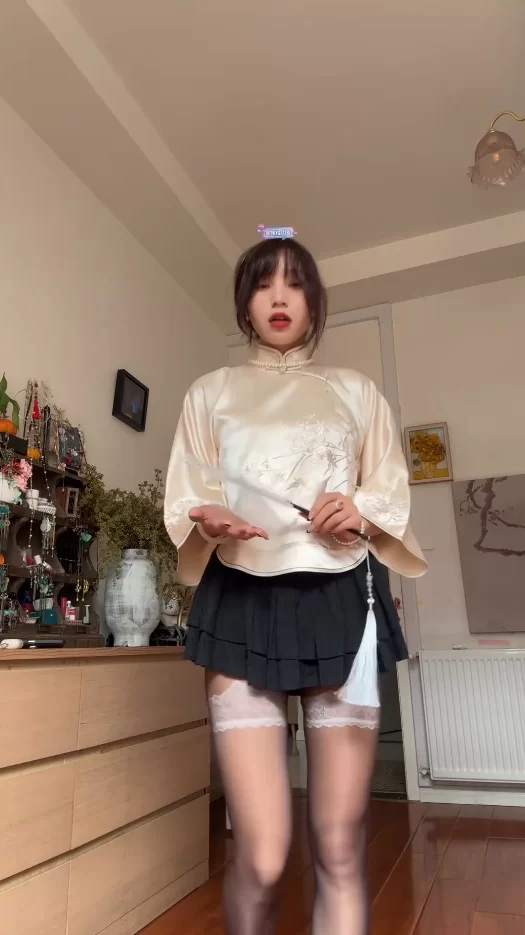 国产主播 抖音美腿直播（此意寄昭昭）2025.4.14【2v+1.7G】