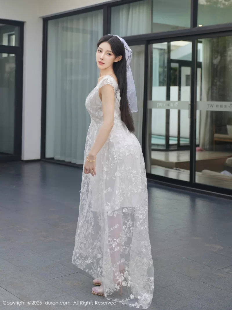 [XiuRen秀人网]No.10661_模特梨霜儿性感低胸白色婚纱配白色丝【82P+132】