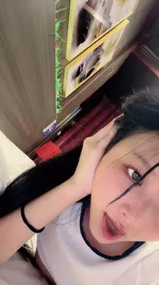 自拍 百褶裙白丝妹子[粉嫩媛媛]对着镜头揉胸抠逼淫叫，观【1v+688M】