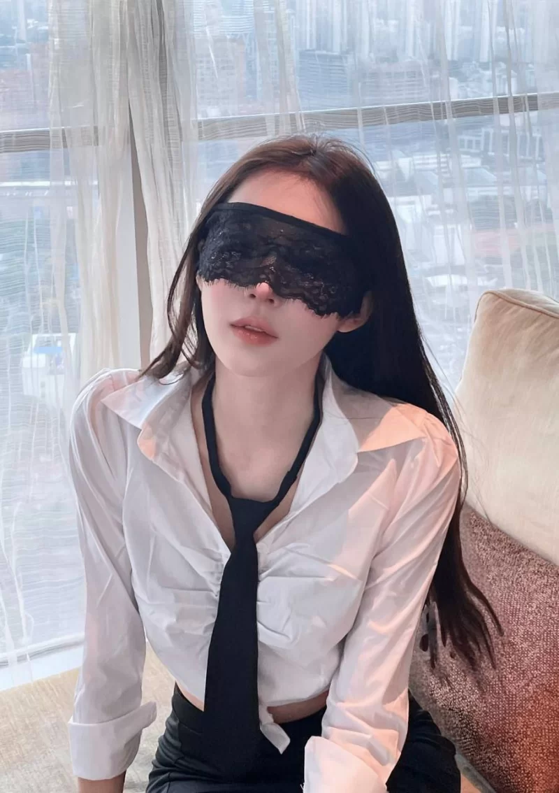 福利姬 顶级大屌猛男新作 边和闺蜜通话边被各种姿势猛干【1v+500m】