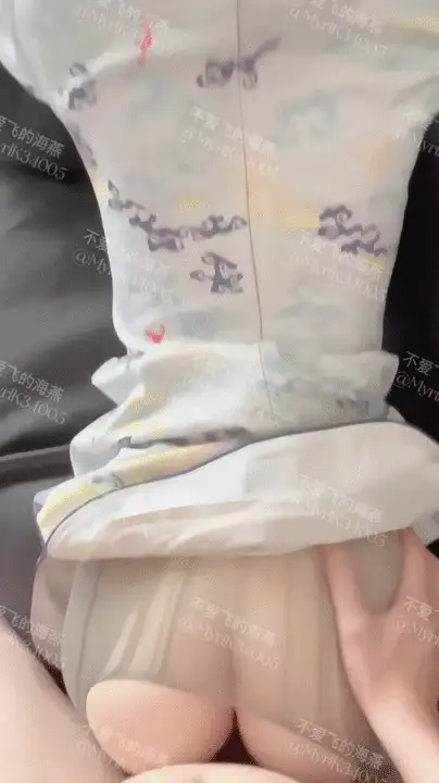 美女御姐 性感女神空姐不爱飞的海燕航班刚落地就被土豪金主带到【4v19p+1G】