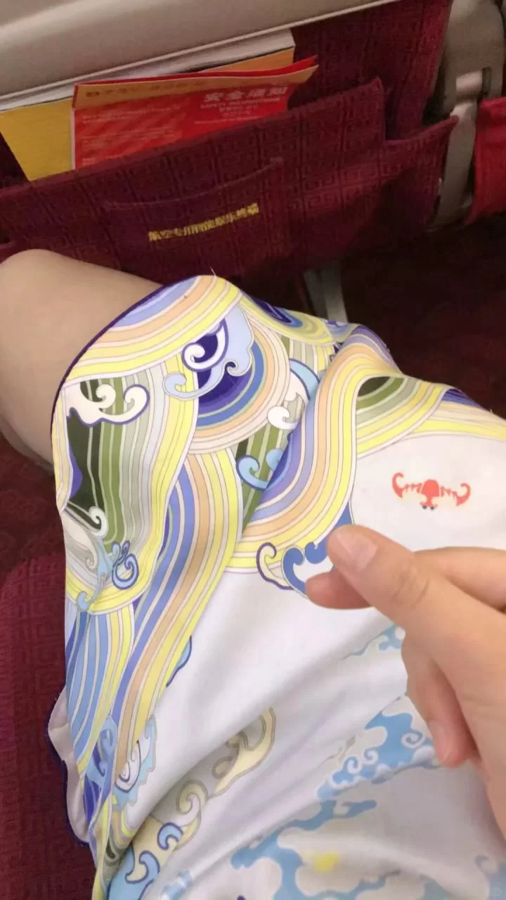 美女御姐 性感女神空姐不爱飞的海燕航班刚落地就被土豪金主带到【4P+1.06G】