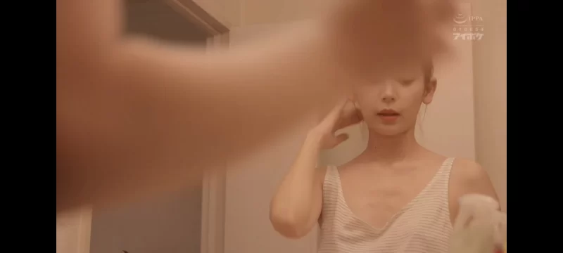 知名女优 没赶上末班车的我明知道恋人在家等待却挡不住美女上司明里紬的诱惑在她家疯狂做爱【1v+8.3G】