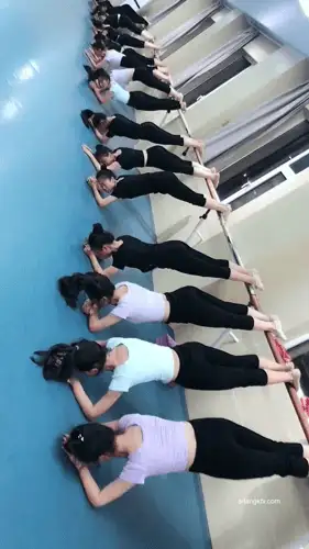自拍 高颜值舞蹈生B下春光 舞蹈学院手持厕拍艺校舞蹈生日记私拍【541VNP+59G】