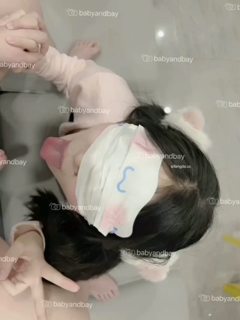 合法萝莉 Wuli桃酱[门槛福利]金主爸爸啪啪，勾人小妖精白虎嫩穴【2v+400m】