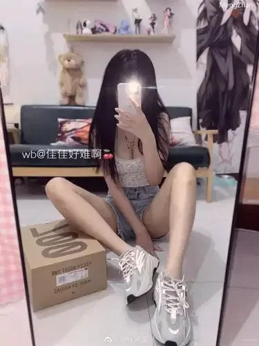 福利姬 推特网红/佳佳好难啊43套[2000+p15+v3.35g]【1+3.35G】