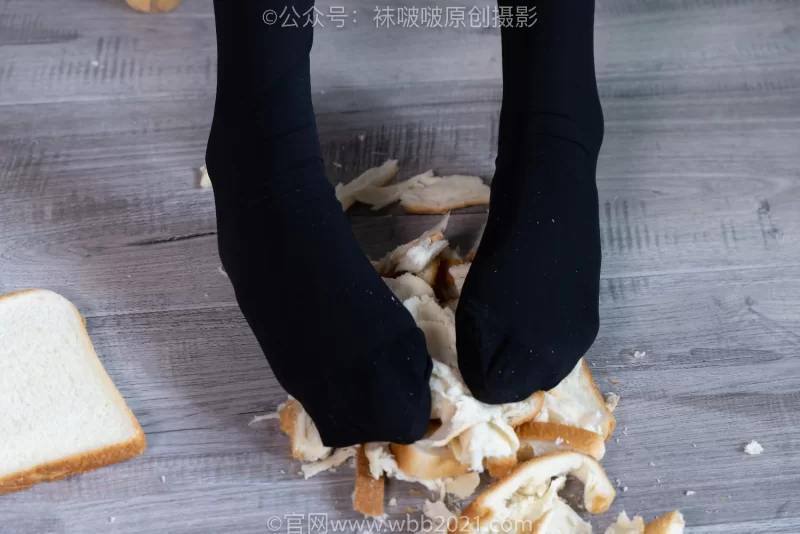 国产模特 袜啵啵585期小甜豆黑丝踩面包【158P+1V+7.8G】