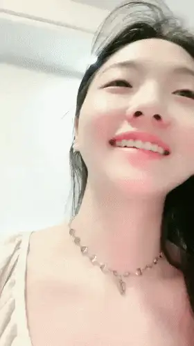女大学生 清纯亮丽小学妹伤心的年糕趁着爸爸妈妈不在家脱衣来一【2+2899MB】