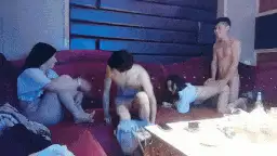 自拍 好兄弟ktv里一人一个公主抱着【1+340m】