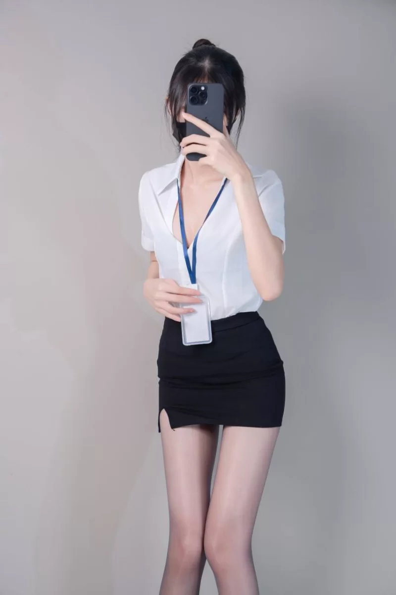 自拍 #小桃 OL黑丝骚秘书忍耐不住寂寞 扯开内裤细嫩手指插入无毛骚穴 淫水流出【1v+55m】