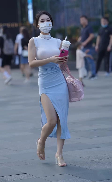 国产模特 [街拍摄影]大胸紧身裙裸足高跟鞋美女【19P+270M】