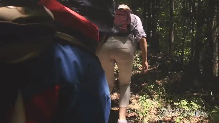 绿帽/ntr 加勒比-061015-896-HD 爬山旅行的淫乱换妻游戏【1v+1.93G】