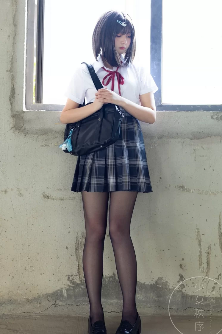 国产coser 少女秩序合集【32本+80G】