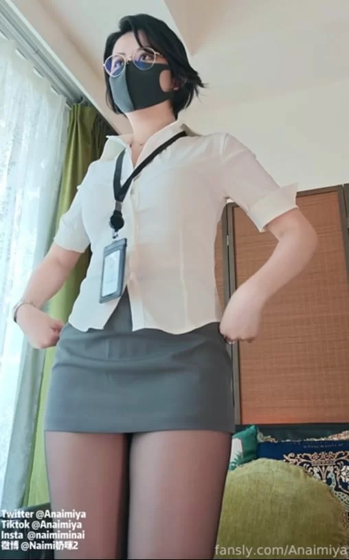 福利姬 母狗工作压力大找点乐子放松一下 黑丝自慰 骚穴淫水乱流，高潮不断  [1V-1.11G]【1+1】