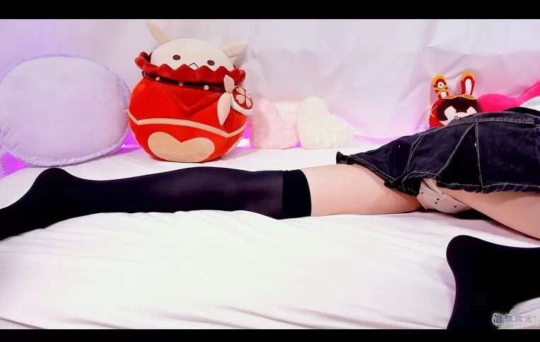 ASMR [Fantia][音無来未]2025/09/16[+限定動画]白ニットと黒デニ【1+3.72GB】