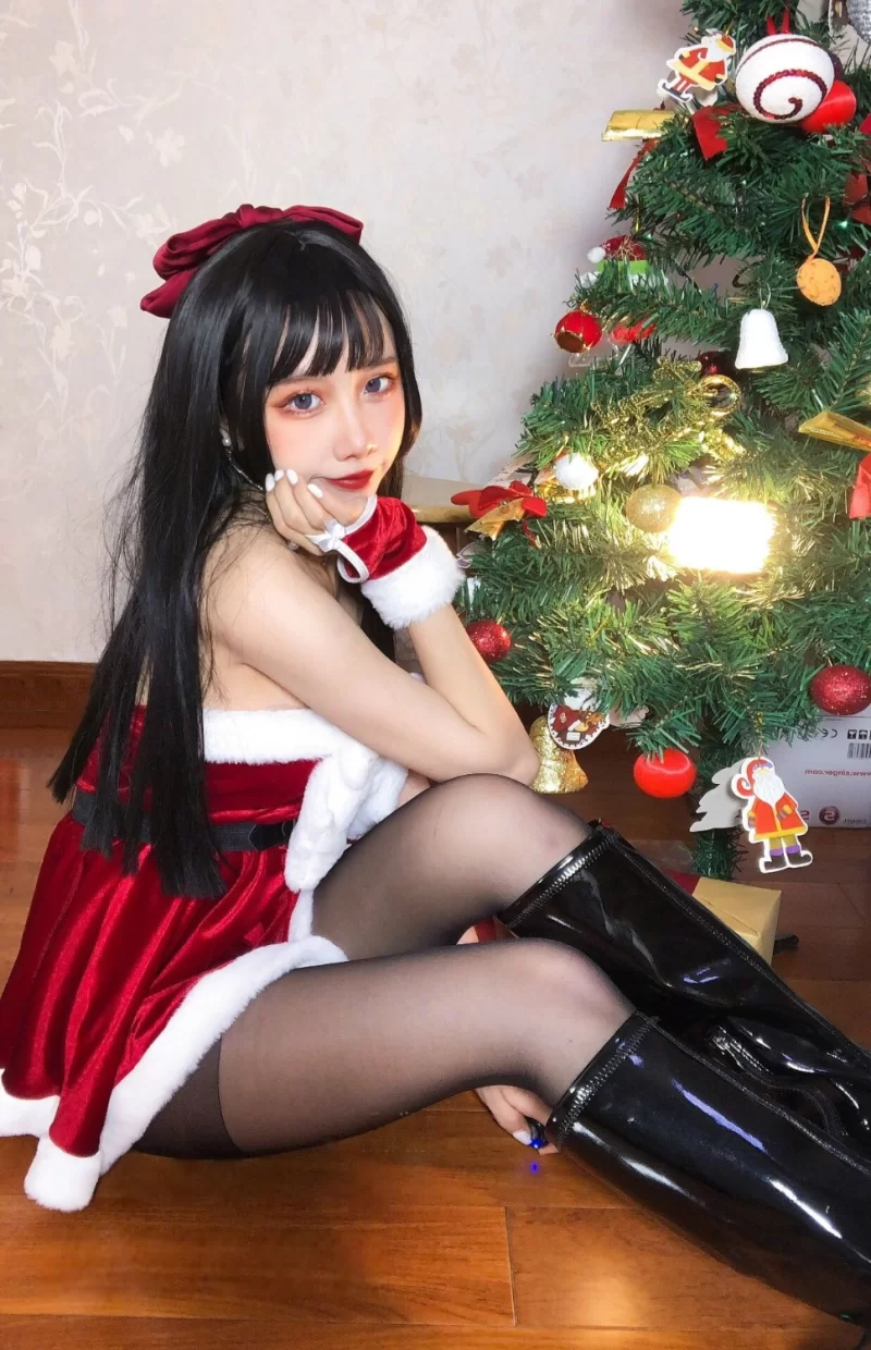 国产coser 果咩酱w – 圣诞 黑丝[28P-3V-144.2M]【28P3V+144M】