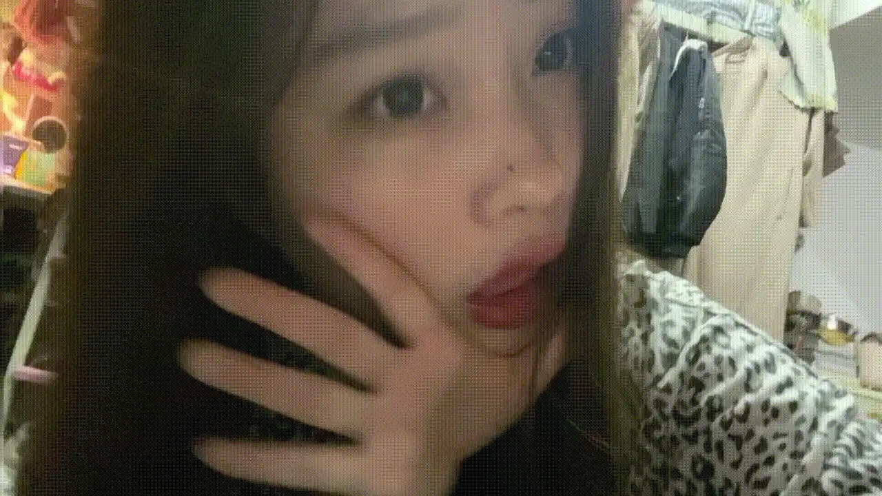 自拍 大神下药迷翻新来的美女同事❤️各种姿势猛操的小嫩B完【1v+713M】